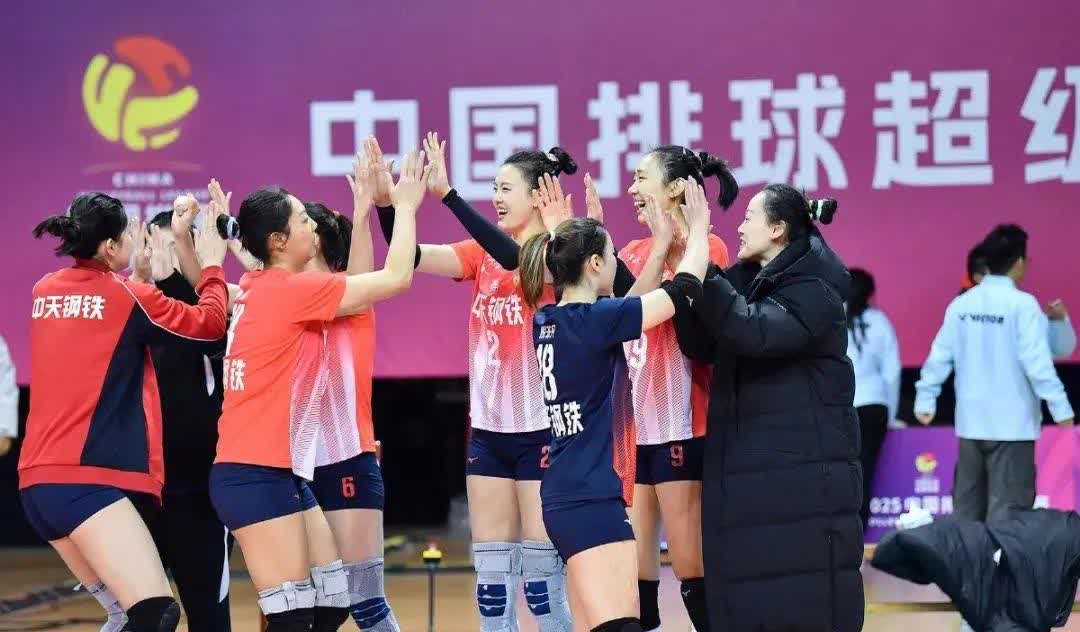 相扑比赛女子组半决赛角逐精彩