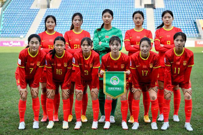 中国女足团队精神备受赞誉，连续获胜
