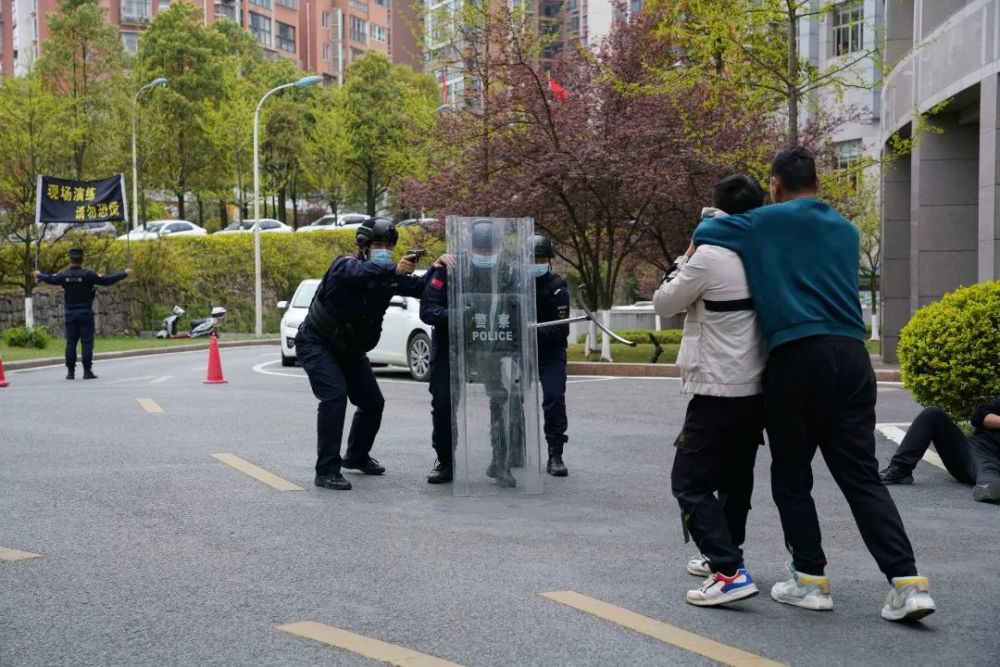 高水平对抗现场热情高涨，气氛悲壮